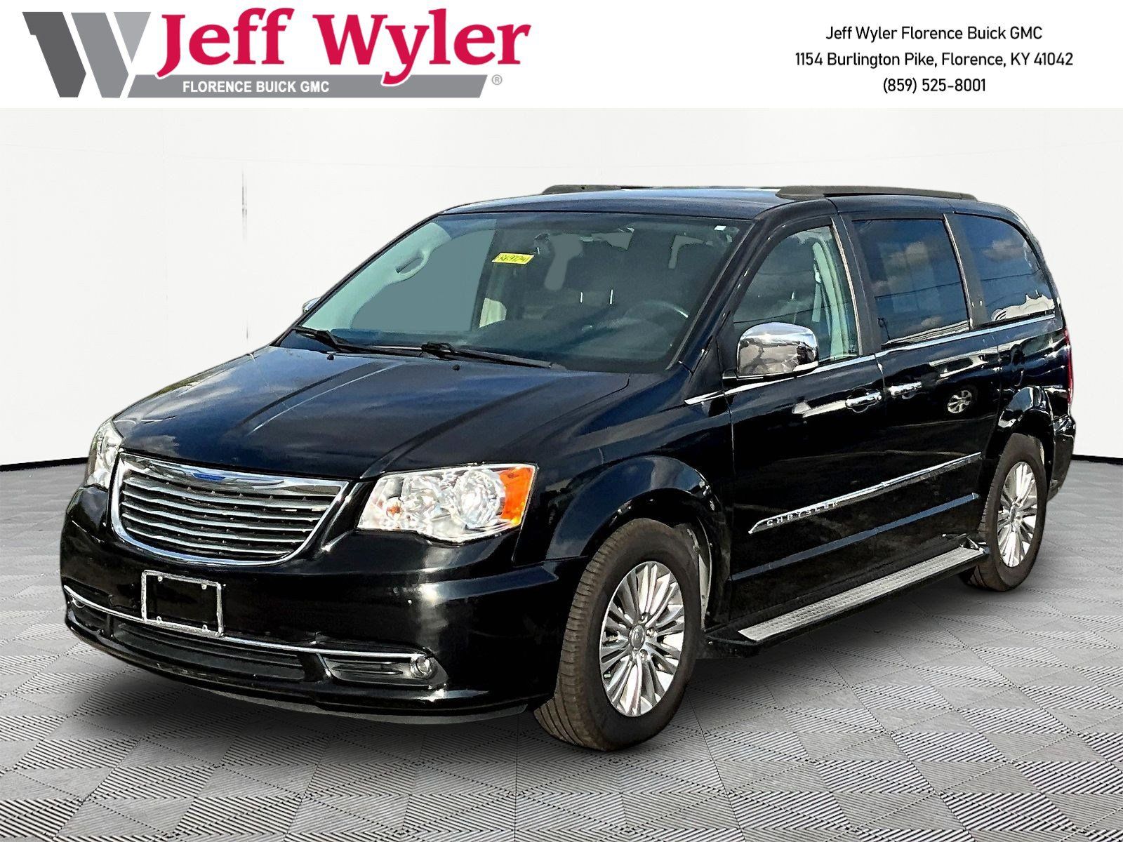 Used 2015 Chrysler Town & Country Touring-L w/ Driver Convenience Group FWD image 1