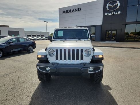 Used 2019 Jeep Wrangler Unlimited Sahara AWD/4WD image 2