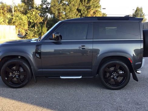 Used 2023 Land Rover Defender 90 SE image 8