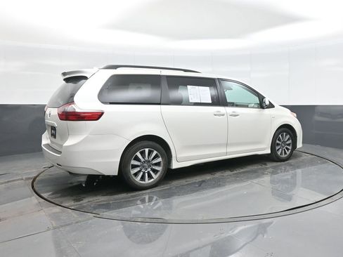 Certified 2020 Toyota Sienna Limited image 7