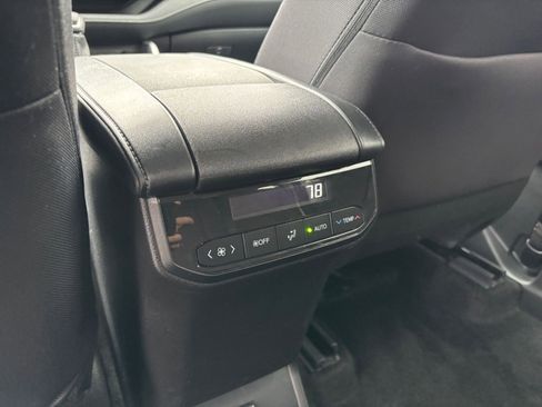 Used 2025 Toyota Highlander LE FWD image 24
