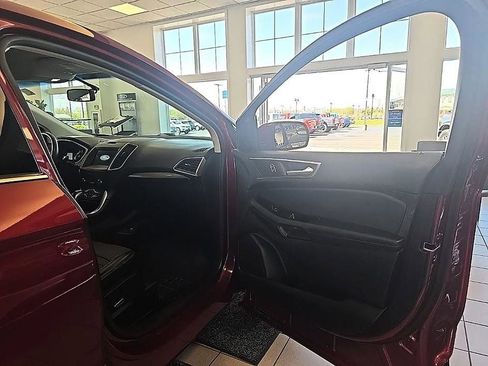 Used 2017 Ford Edge SEL w/ Equipment Group 201A AWD/4WD image 35