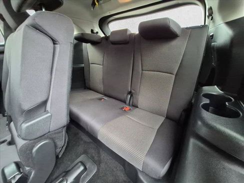 Used 2025 Toyota Highlander LE FWD image 19