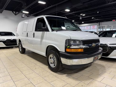 Used 2022 Chevrolet Express 2500 w/ Driver Convenience Package image 9