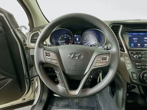 Used 2017 Hyundai Santa Fe SE image 13