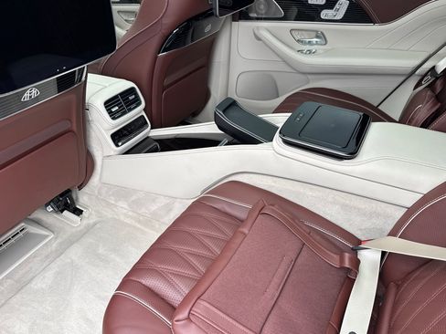 Used 2025 Mercedes-Benz Maybach GLS 600 4MATIC image 27