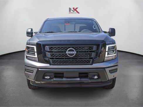 Used 2024 Nissan Titan SV w/ SV Convenience Package image 2