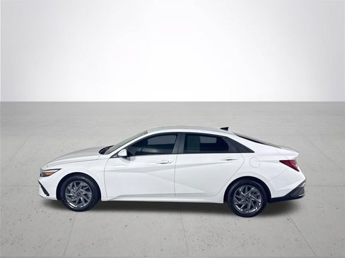 Used 2025 Hyundai Elantra Hybrid FWD image 9
