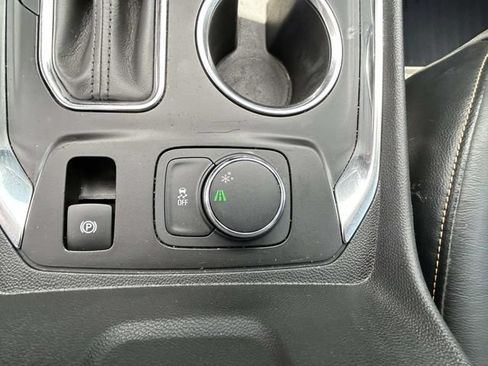 Used 2019 Chevrolet Traverse LT FWD image 18