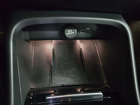 Certified 2023 Volvo XC40 B5 Plus w/ Driver Assist Package image 29