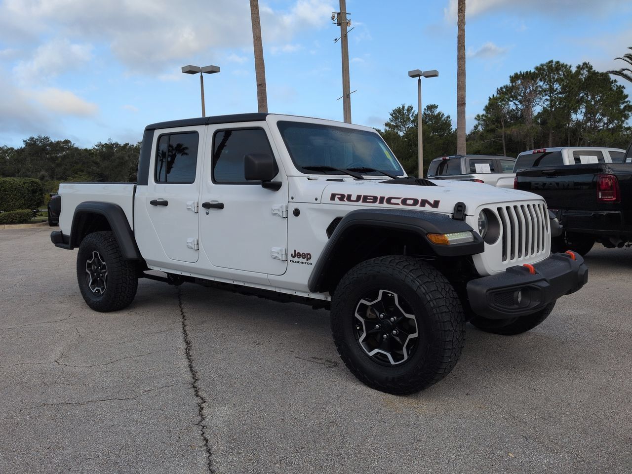 Used 2022 Jeep Gladiator Rubicon w/ LED Lighting Group AWD/4WD image 2