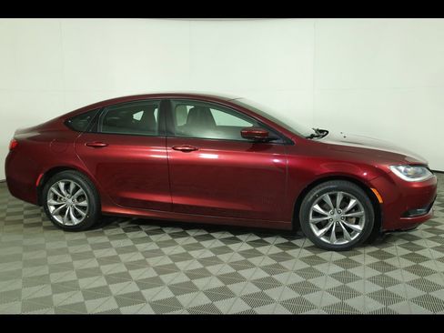 Used 2016 Chrysler 200 S FWD image 2