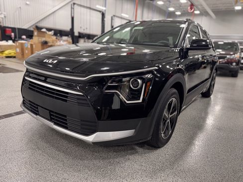 Used 2023 Kia Niro EX image 29