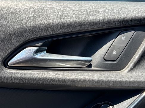 Used 2025 Chevrolet Equinox LT w/ Convenience Package II FWD image 7