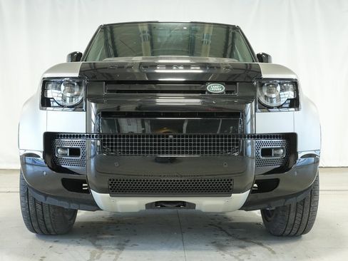 Used 2025 Land Rover Defender 110 X image 9