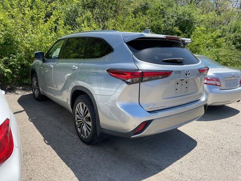 Used 2021 Toyota Highlander Platinum AWD/4WD image 1