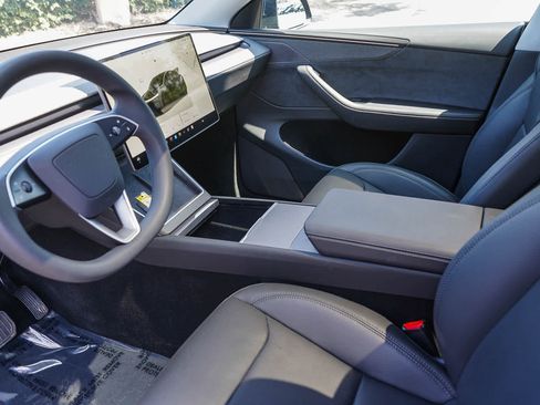 Used 2026 Tesla Model Y AWD image 17