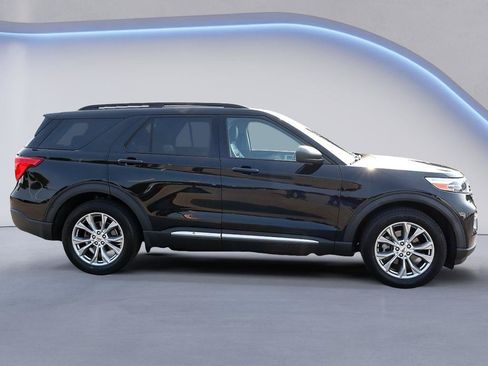 Used 2021 Ford Explorer XLT w/ Equipment Group 202A AWD/4WD image 8