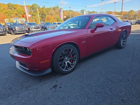 Used 2016 Dodge Challenger SRT w/ Technology Group image 32