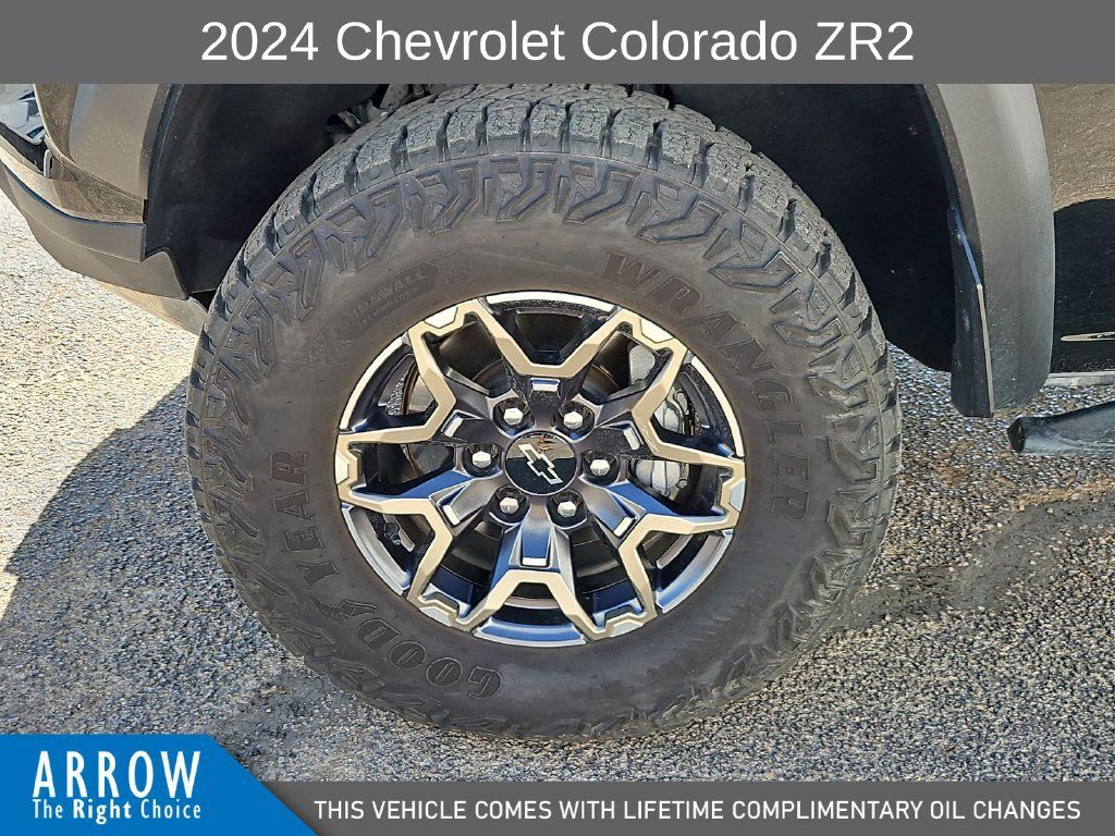 Used 2024 Chevrolet Colorado ZR2 w/ Technology Package AWD/4WD image 17