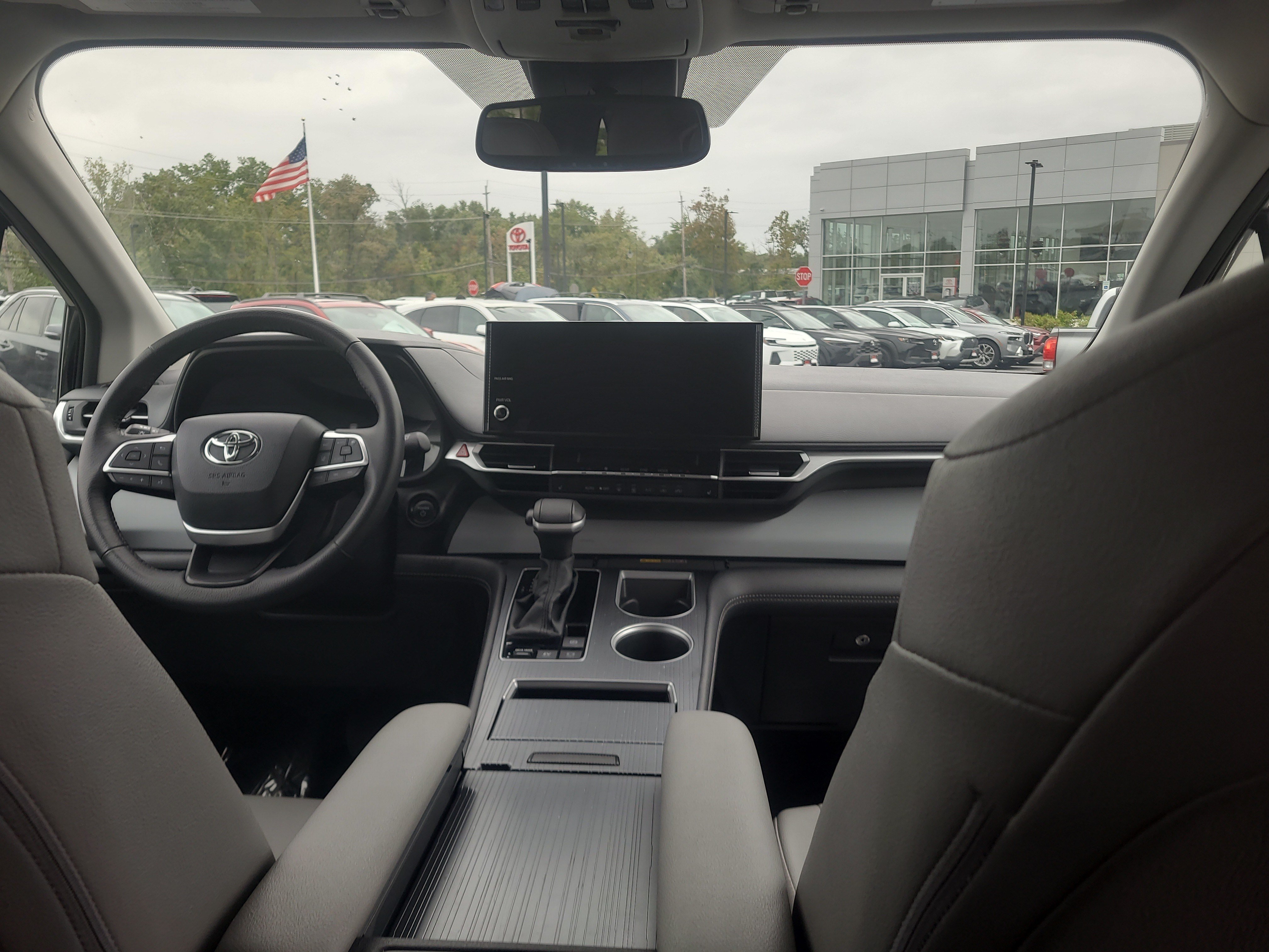 Certified 2026 Toyota Sienna XLE FWD image 18