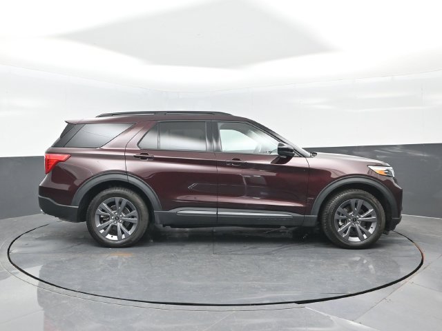 Certified 2022 Ford Explorer XLT w/ Equipment Group 202A AWD/4WD image 3