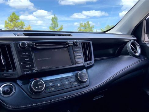 Used 2018 Toyota RAV4 XLE w/ Plus Extra Value Package FWD image 35