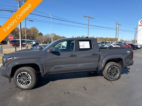Used 2025 Toyota Tacoma TRD Sport image 2