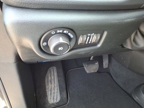 New 2026 Chrysler Pacifica Select image 10