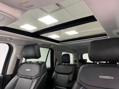 Used 2025 Ford Expedition Platinum AWD/4WD image 38