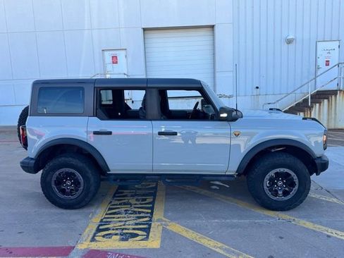 Used 2023 Ford Bronco Badlands image 21