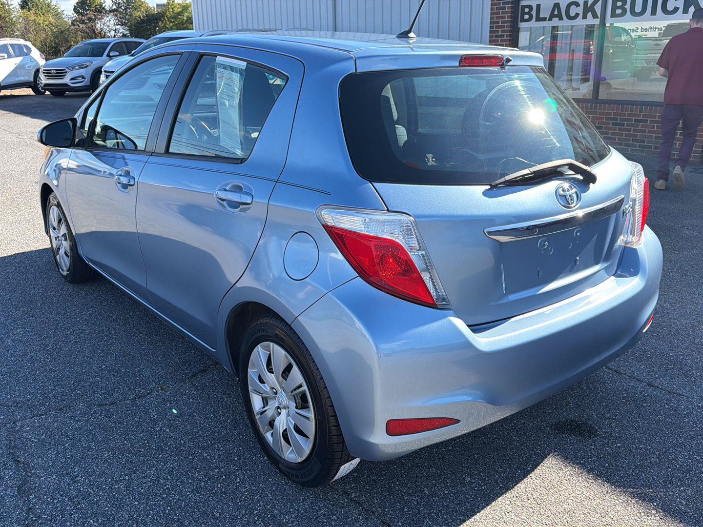 Used 2012 Toyota Yaris L FWD image 18