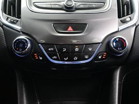 Used 2019 Chevrolet Cruze LT w/ Convenience Package image 19