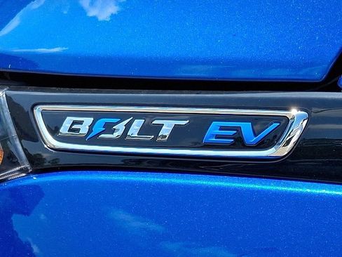 Used 2020 Chevrolet Bolt LT FWD image 32