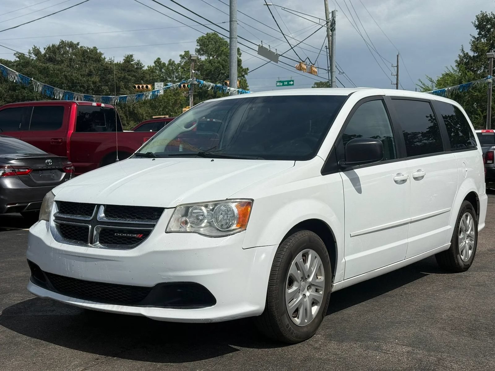 Used 2016 Dodge Grand Caravan SE w/ Quick Order Package 29E SE FWD image 1