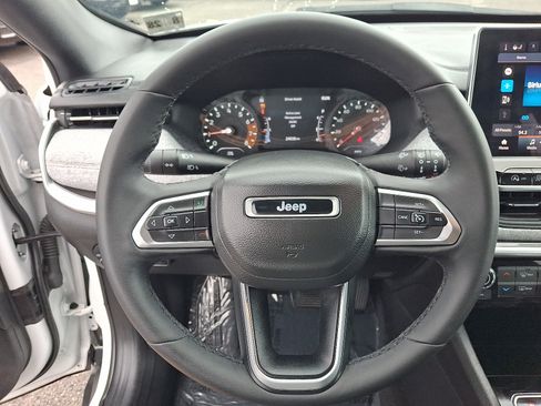 Used 2023 Jeep Compass Latitude AWD/4WD image 19