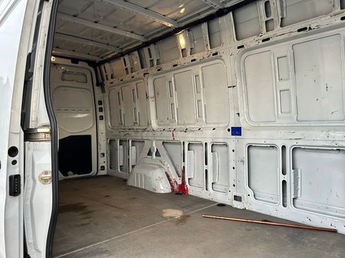 Used 2021 Mercedes-Benz Sprinter 2500 image 14