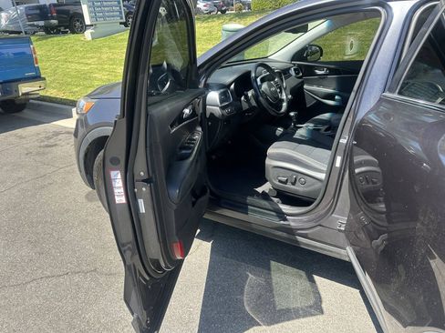 Used 2019 Kia Sorento FWD w/ LX Convenience Package image 8