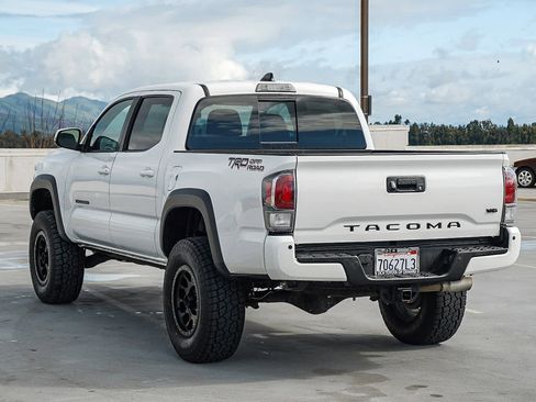Certified 2022 Toyota Tacoma TRD Off-Road w/ Technology Package image 8