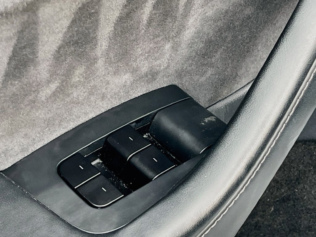 Used 2025 Tesla Model Y Long Range AWD/4WD image 18
