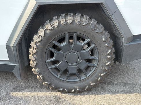 Used 2024 Tesla Cybertruck Cyberbeast AWD/4WD image 18
