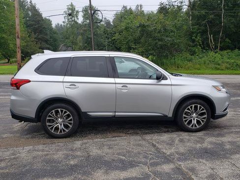 Used 2018 Mitsubishi Outlander ES AWD/4WD image 8