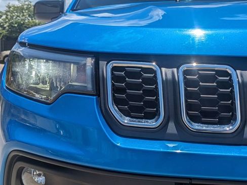Used 2024 Jeep Compass Latitude AWD/4WD image 11