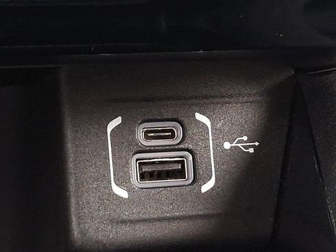 Used 2025 Jeep Compass Limited image 24