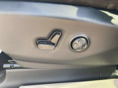 Used 2023 Chrysler Voyager LX FWD image 35