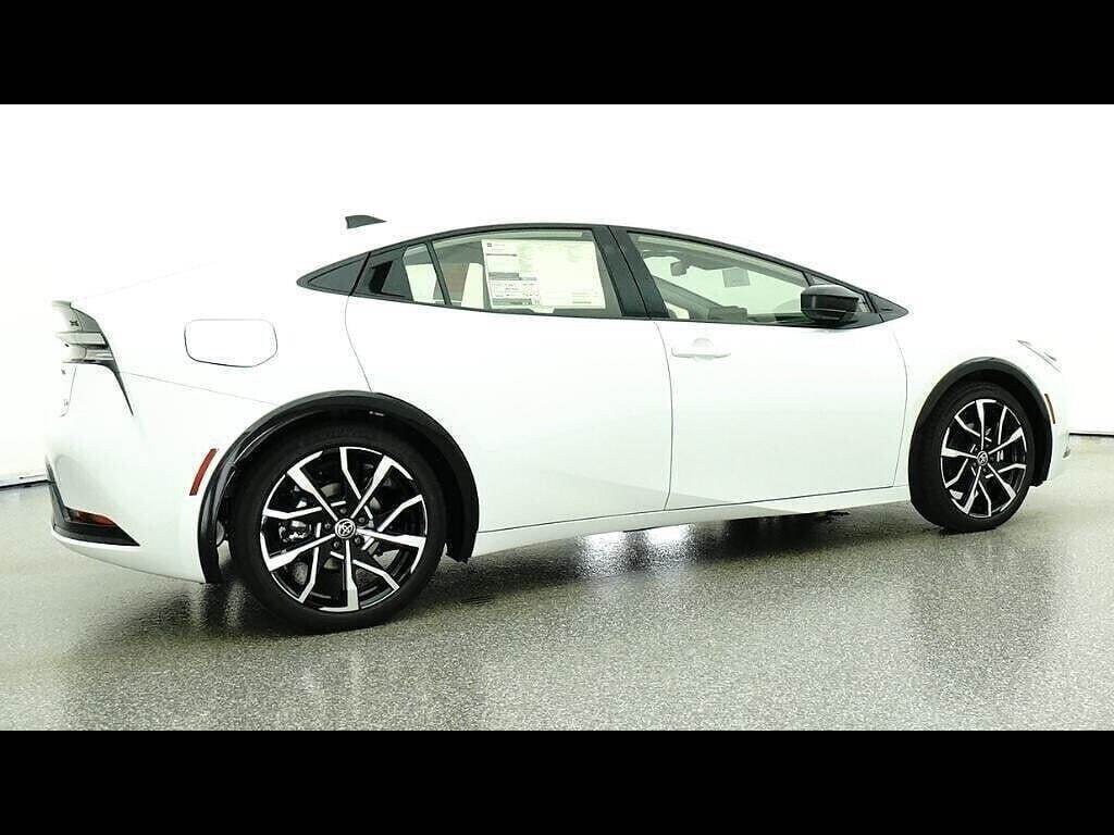 New 2026 Toyota Prius Plug-In Hybrid FWD image 16