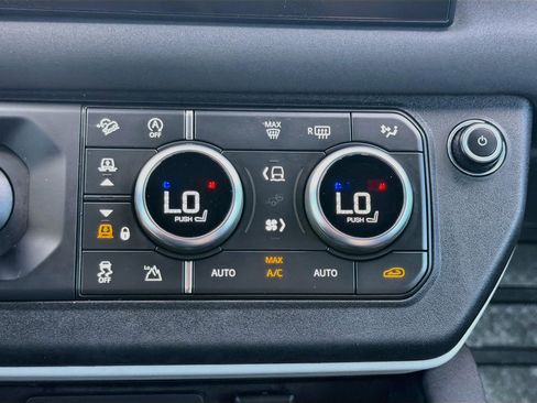 Used 2022 Land Rover Defender 110 S AWD/4WD image 35