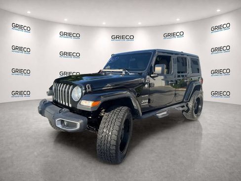 Used 2018 Jeep Wrangler Unlimited Sahara AWD/4WD image 3