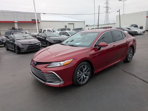 Certified 2022 Toyota Camry XLE image 5