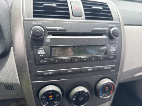 Used 2011 Toyota Corolla LE FWD image 7